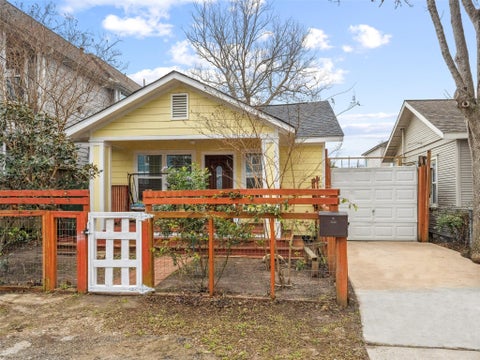 Photo of 1112 E 24th Street, Houston, TX 77009 (MLS # 44985066)