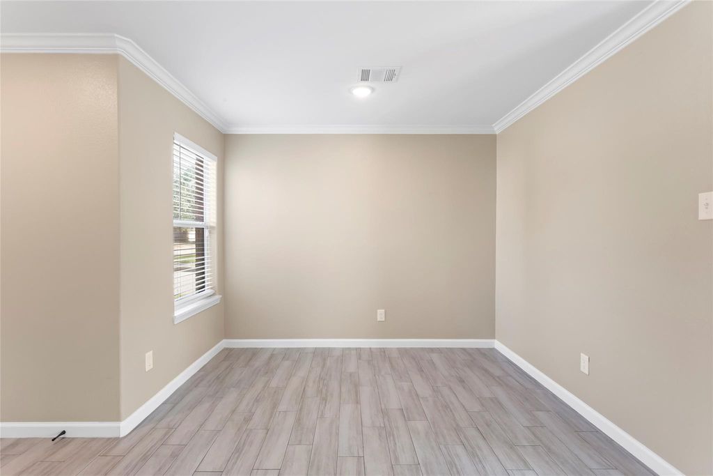 Photo of 838 Royal George Lane, Houston, TX 77047 (MLS # 46527844)