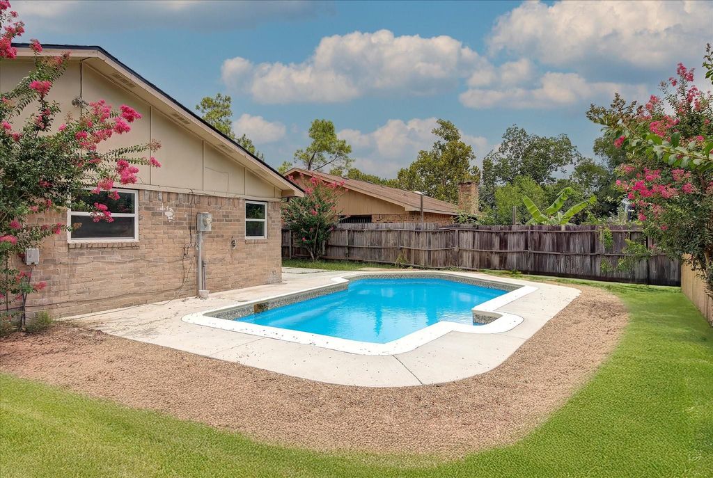 Photo of 15507 Sierra Valle Drive, Houston, TX 77083 (MLS # 79189128)