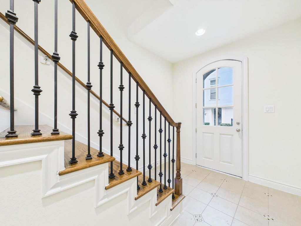 Photo of 11025 Sherwood Grove, Houston, TX 77043 (MLS # 3032053)