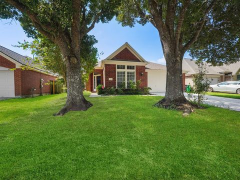 Photo of 3702 Glenhill Drive, Pearland, TX 77584 (MLS # 54162633) Photo of 3702 Glenhill Drive, Pearland, TX 77584 (MLS # 54162633)