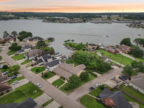 Photo of 9243 Deepwater Drive, Montgomery, TX 77356 (MLS # 86537295)