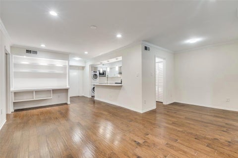 Condo For Sale - 357 N Post Oak Lane #304<br/> Houston, TX 77024