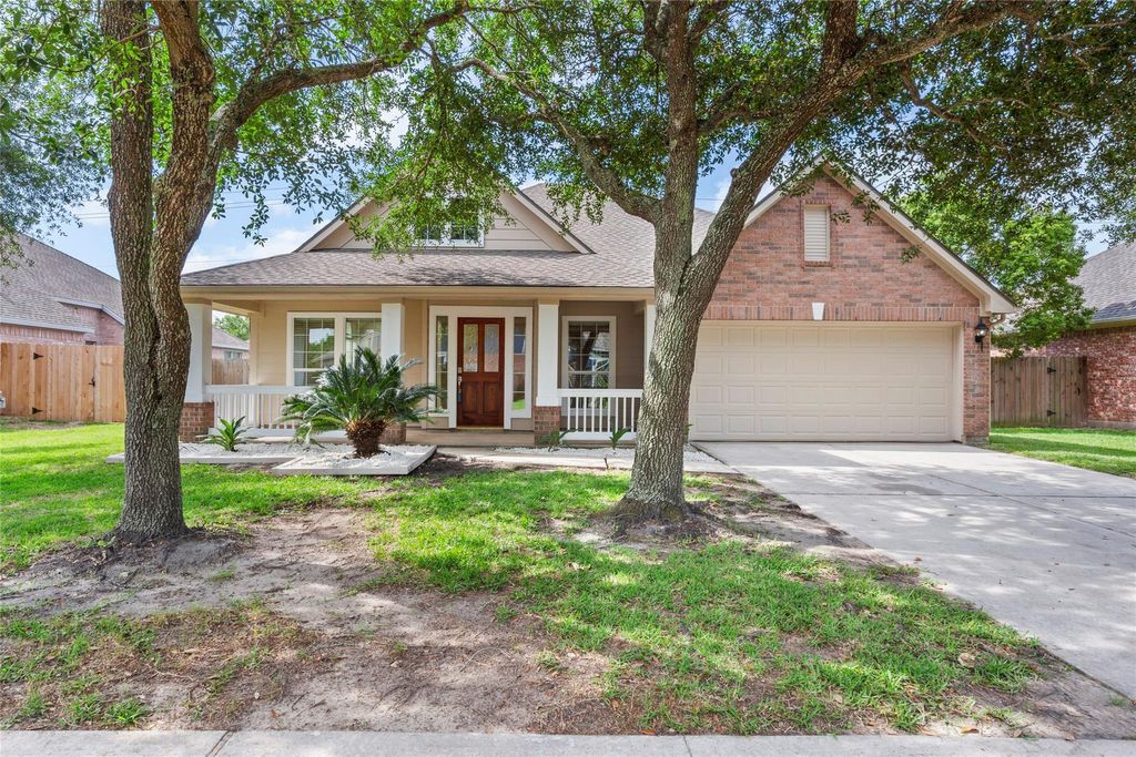Photo of 938 Mystic Village Lane, Seabrook, TX 77586 (MLS # 54273387)