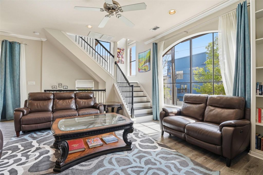 Photo of 2725 La Branch Street, Houston, TX 77004 (MLS # 63065755)