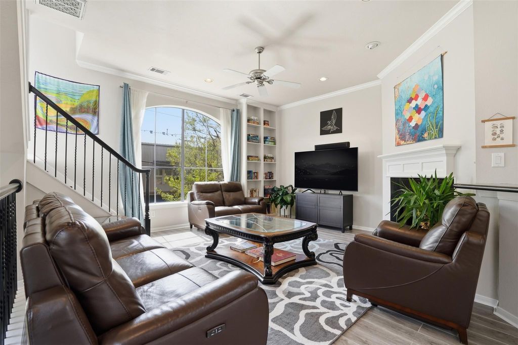 Photo of 2725 La Branch Street, Houston, TX 77004 (MLS # 63065755)