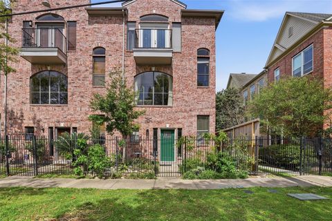 Photo of 2725 La Branch Street, Houston, TX 77004 (MLS # 63065755)
