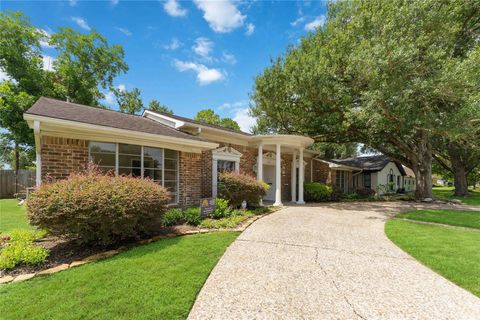 Photo of 8015 Burning Hills Drive, Houston, TX 77071 (MLS # 89560033)