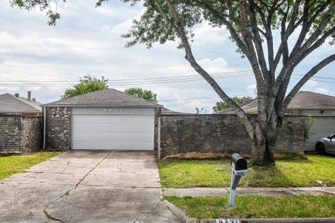 Photo of 9431 Keegans Wood Drive, Houston, TX 77083 (MLS # 46146796)