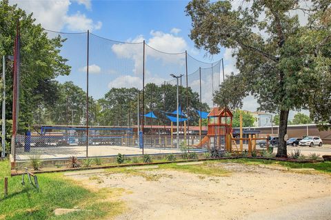 Tiny photo for 872 Wakefield Drive #C, Houston, TX 77018 (MLS # 98803519)