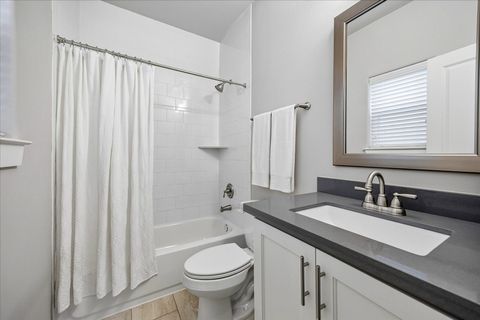 Tiny photo for 872 Wakefield Drive #C, Houston, TX 77018 (MLS # 98803519)