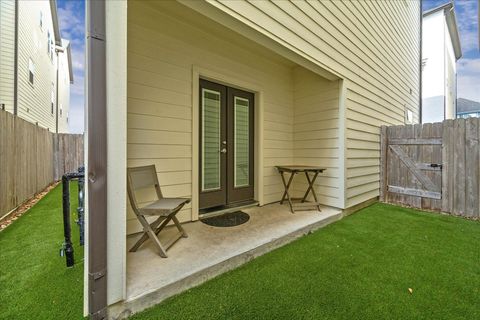 Tiny photo for 872 Wakefield Drive #C, Houston, TX 77018 (MLS # 98803519)