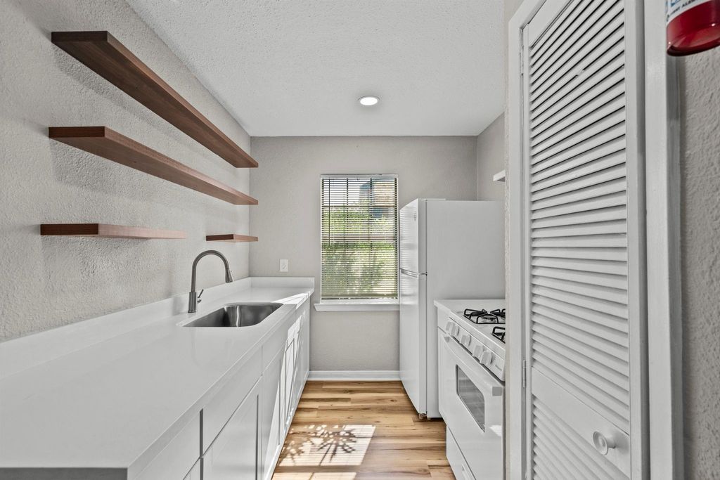 Photo of 1927 Avenue M 1/2 #9, Galveston, TX 77550 (MLS # 40818880)