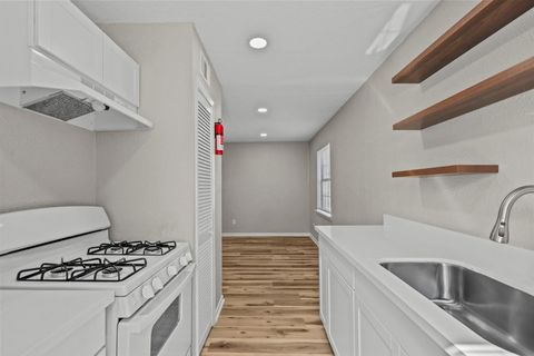Photo of 1927 Avenue M 1/2 #9, Galveston, TX 77550 (MLS # 40818880)