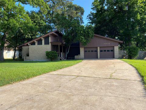 Photo of 24600 Darkwood Court, Huntsville, TX 77320 (MLS # 36701388)