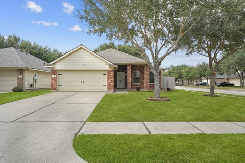 Photo of 6816 Arbor Hollow Lane, Dickinson, TX 77539 (MLS # 34676575)
