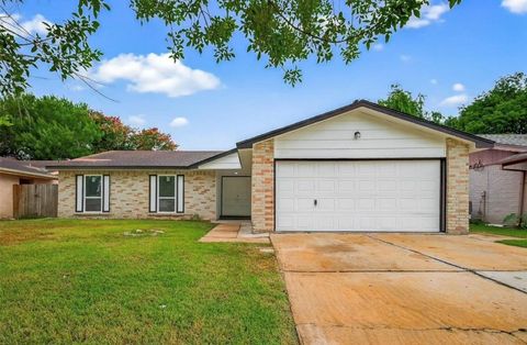 Photo of 10414 Gulfstream Lane, Sugar Land, TX 77498 (MLS # 85577321)