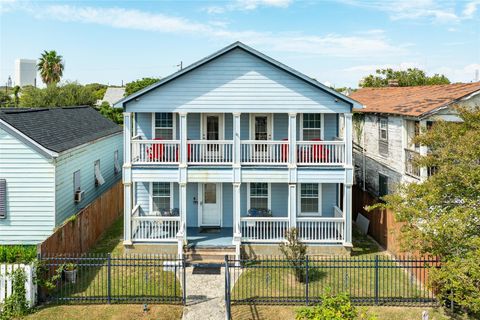 Photo of 1418 Avenue M 1/2, Galveston, TX 77550 (MLS # 78542253)
