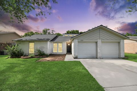 Photo of 1104 N Heron Drive, Seabrook, TX 77586 (MLS # 67403535)