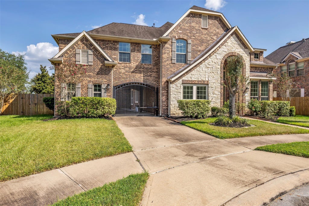 Photo of 5626 Valley Country Lane, Sugar Land, TX 77479 (MLS # 34788863)