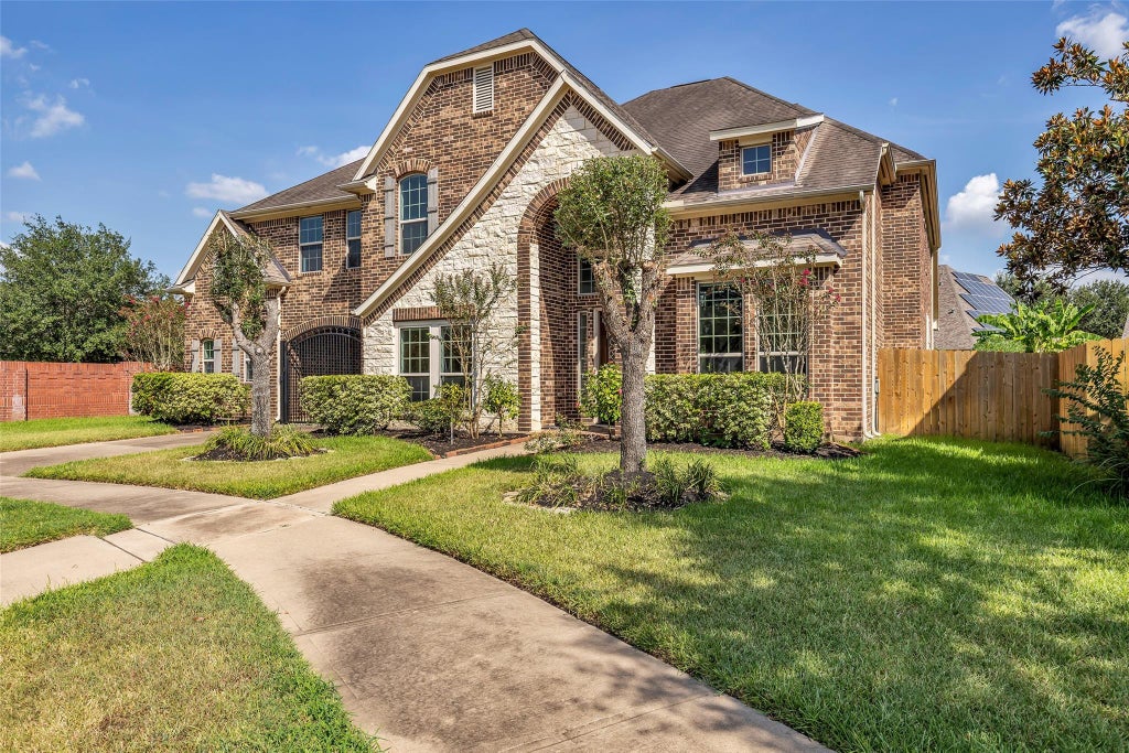 Photo of 5626 Valley Country Lane, Sugar Land, TX 77479 (MLS # 34788863)