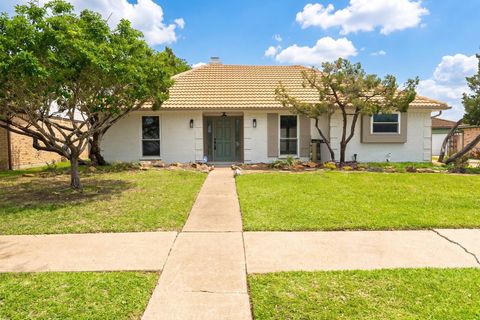 Photo of 10519 Kirkwren Drive, Houston, TX 77089 (MLS # 27986285)