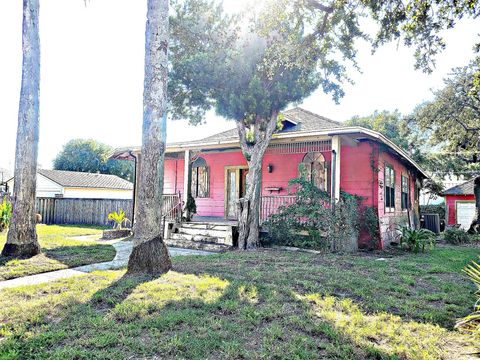 Photo of 819 N Austin Street, Rockport, TX 78382 (MLS # 63192115)