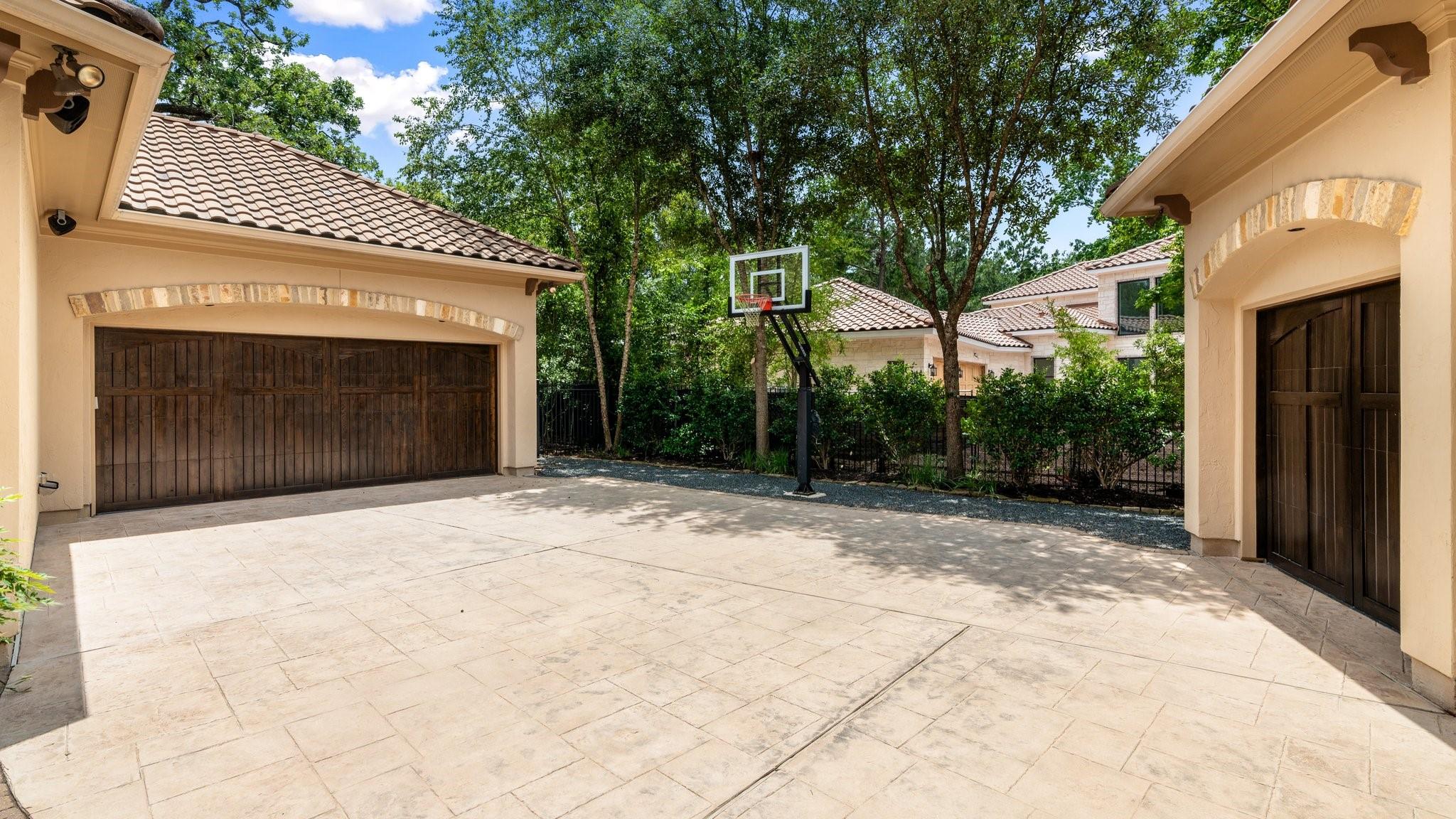 10 Maroon Creek Court