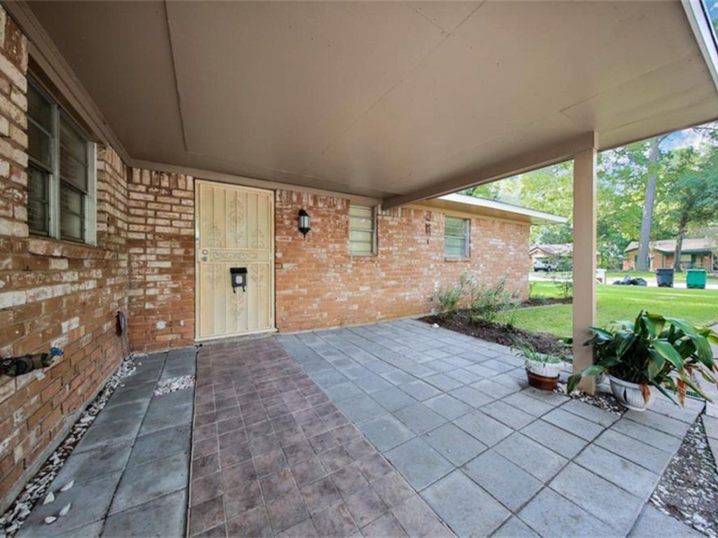 Photo of 10034 Westview Drive, Houston, TX 77055 (MLS # 30183554)
