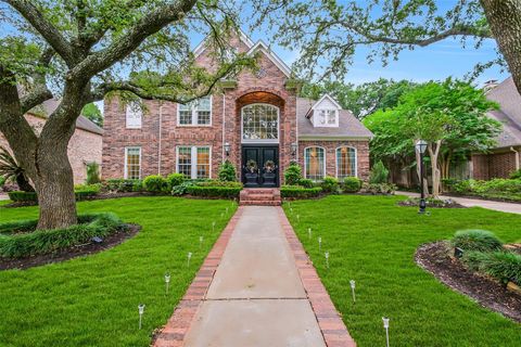 Photo of 854 Plainwood Drive, Houston, TX 77079 (MLS # 32777601)