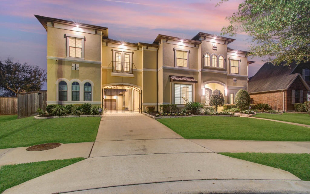 Photo of 5226 Limestone Hill Lane, Sugar Land, TX 77479 (MLS # 72499260)
