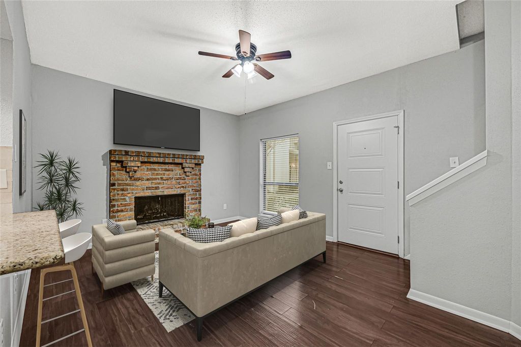 Photo of 2425 Augusta Drive #29, Houston, TX 77057 (MLS # 73970518)