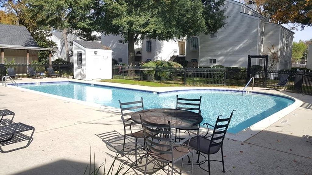 Photo of 9809 Richmond Avenue #G12, Houston, TX 77042 (MLS # 17887477)