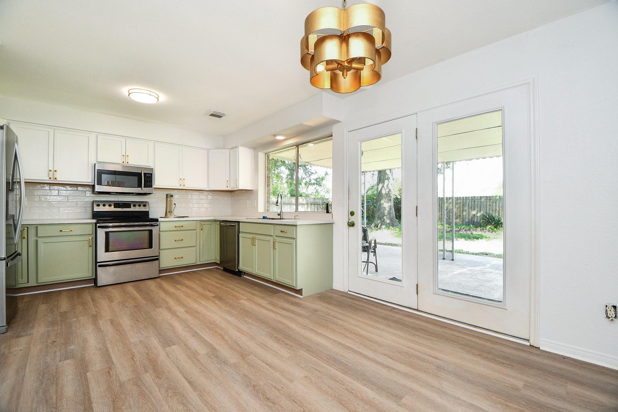 22514 Red River Drive