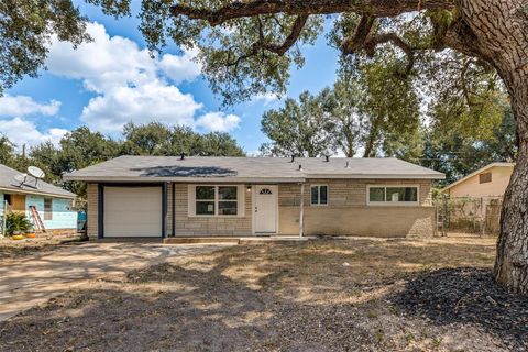 Photo of 200 Pine Street, Prairie View, TX 77445 (MLS # 53250012)