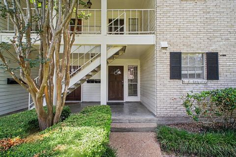 Photo of 13022 Trail Hollow Drive #3022, Houston, TX 77079 (MLS # 70305307)