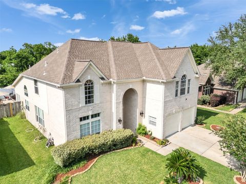 Homes For Sale - 1922 Oakwood Court Drive<br/> Baytown, TX 77521