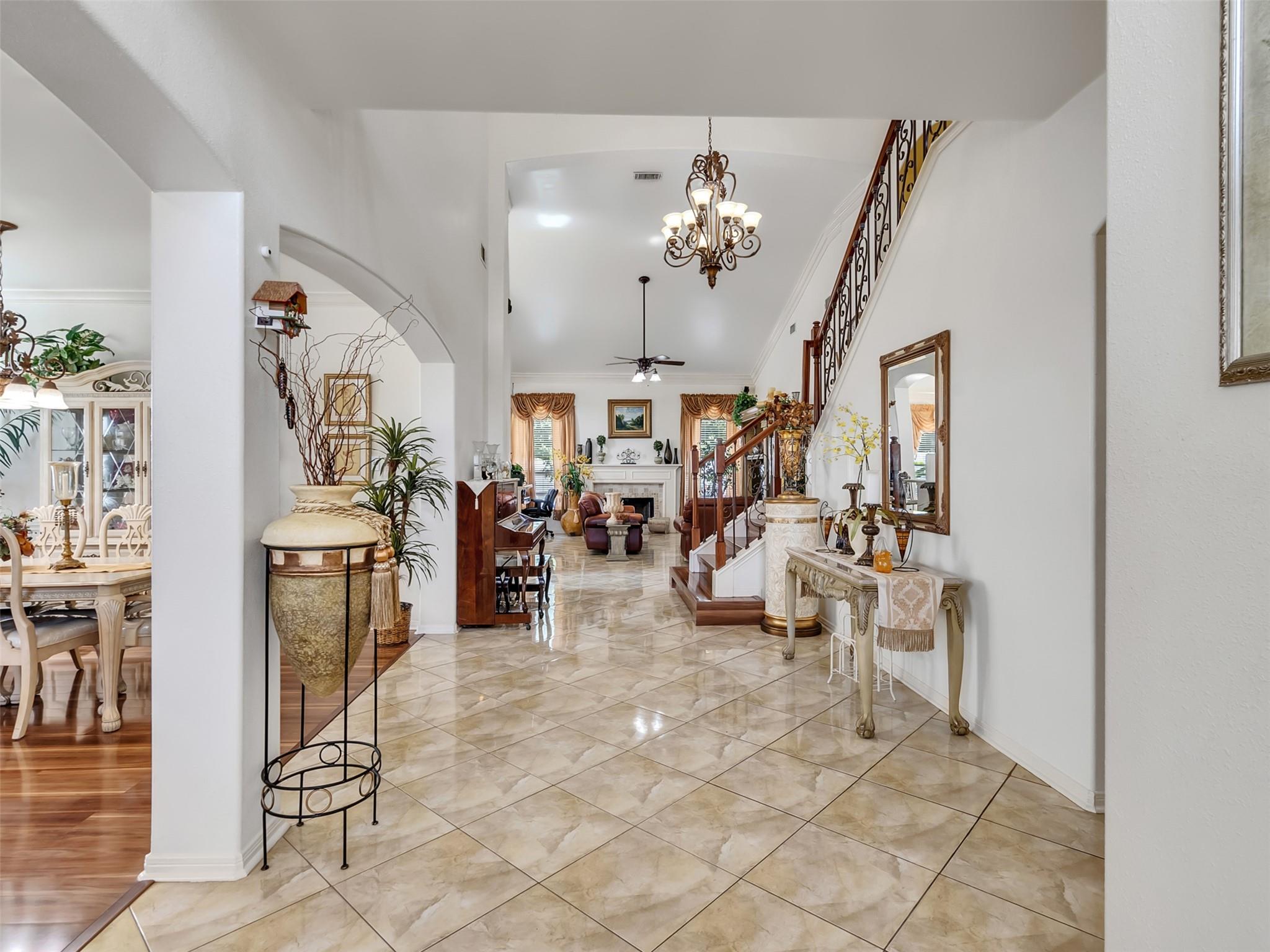 1922 Oakwood Court Drive