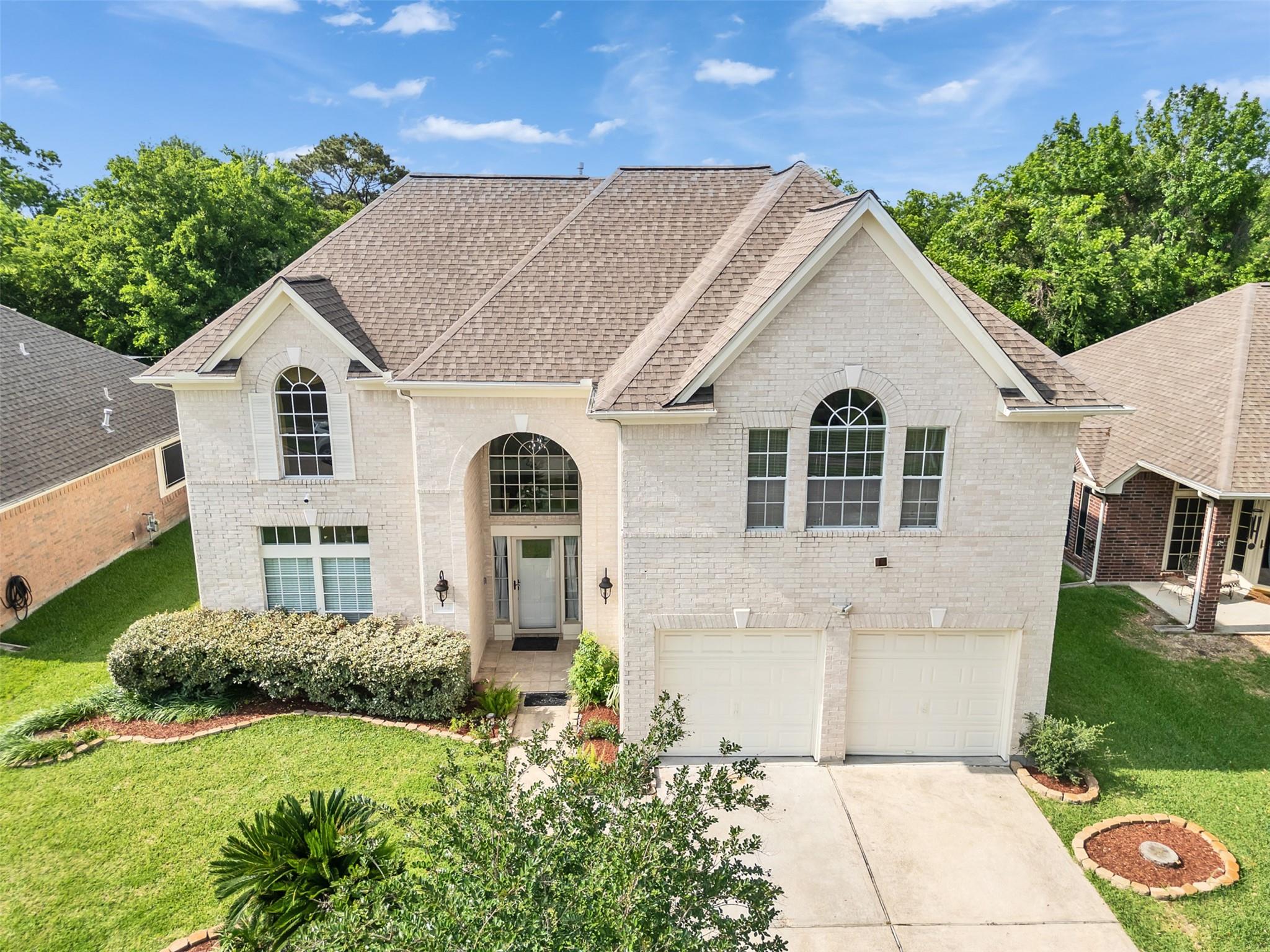 1922 Oakwood Court Drive
