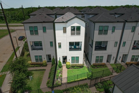 Photo of 2816 Grand Fountains Drive #B, Houston, TX 77054 (MLS # 89970699)