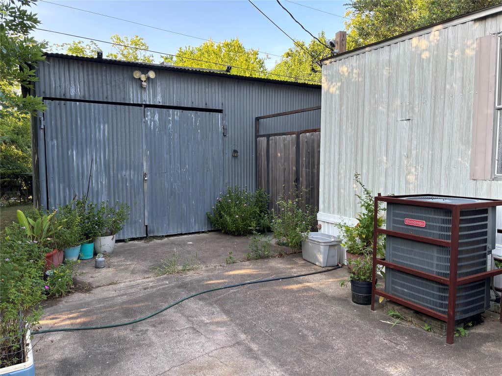 Photo of 902 Ferol Lane, Highlands, TX 77562 (MLS # 12206985)