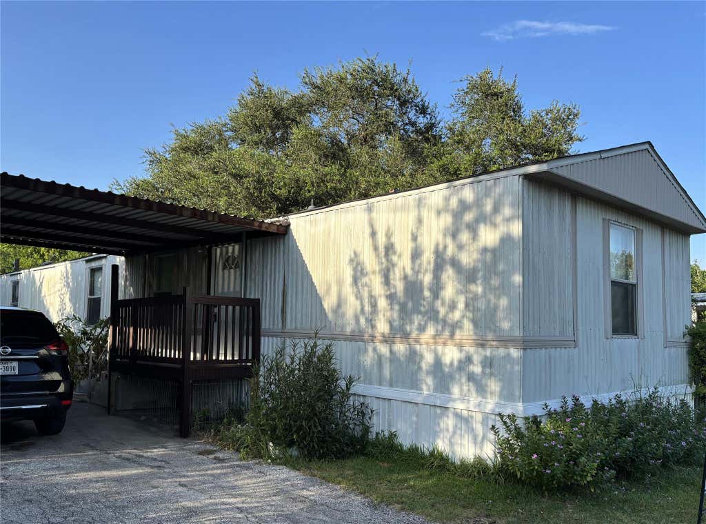 Photo of 902 Ferol Lane, Highlands, TX 77562 (MLS # 12206985)