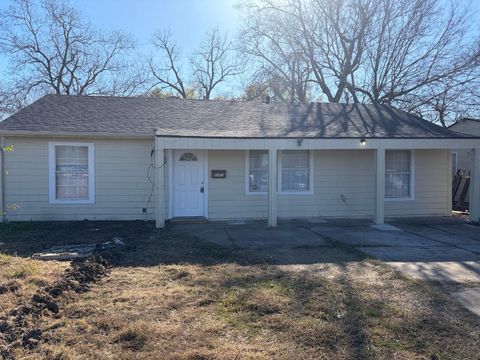 Photo of 5406 Lyndhurst Drive, Houston, TX 77033 (MLS # 96358613)