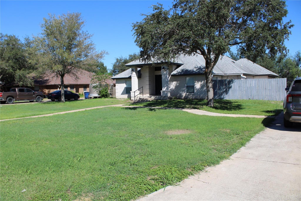 Photo of 4208 Country Street St, Edinburg, TX 78541 (MLS # 47183396)
