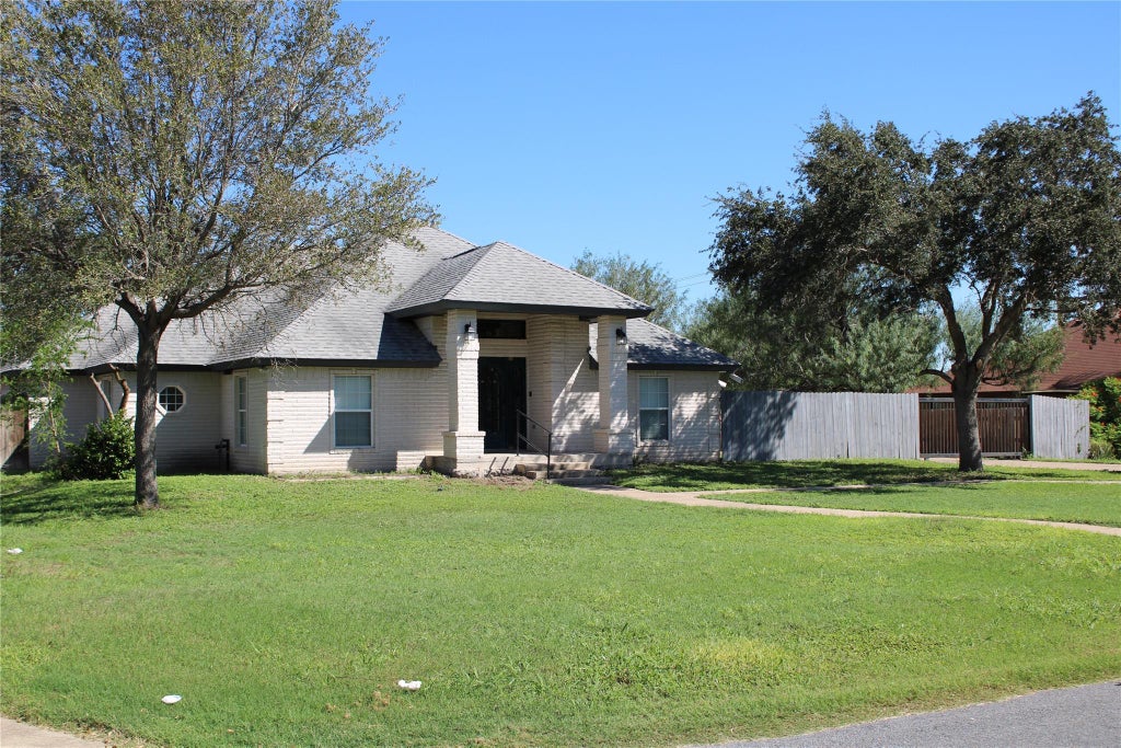 Photo of 4208 Country Street St, Edinburg, TX 78541 (MLS # 47183396)