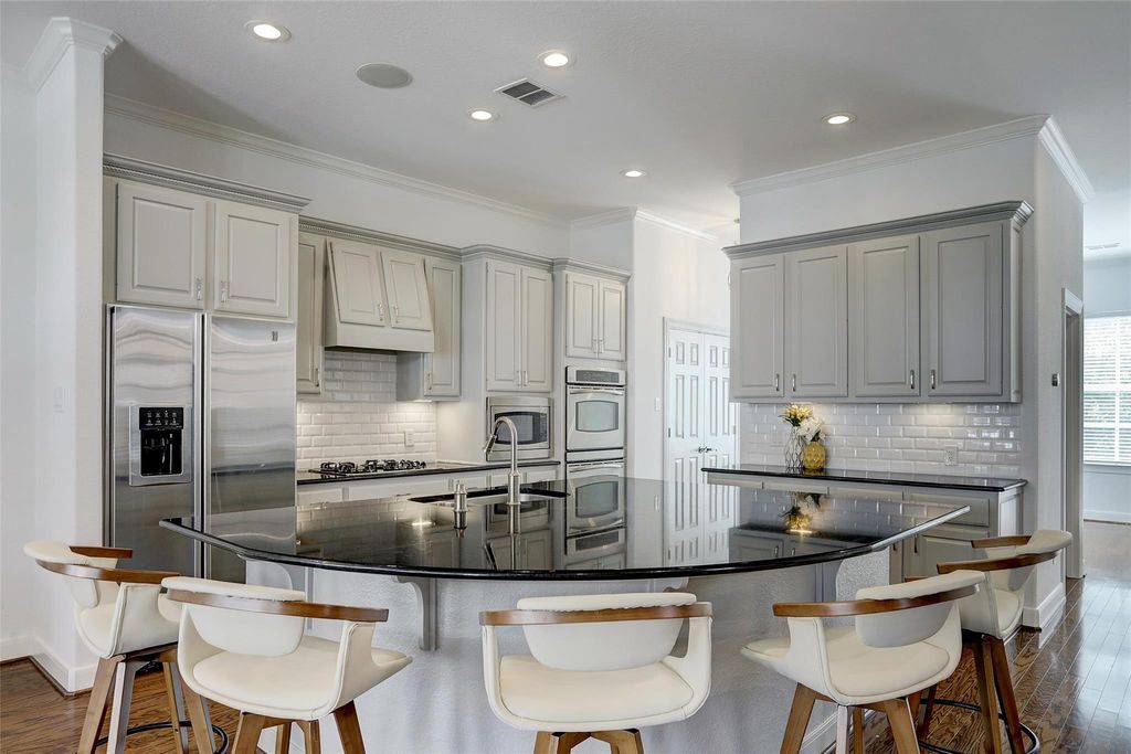 Photo of 10 Shell Port Square, The Woodlands, TX 77380 (MLS # 58961135)