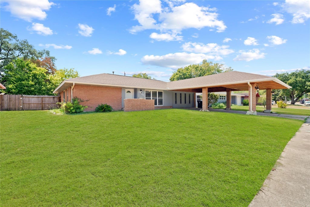 Photo of 2835 Dragonwick Drive, Houston, TX 77045 (MLS # 39939736)