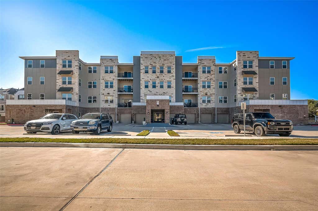 Photo of 6804 Westview Drive #1402, Houston, TX 77055 (MLS # 97862984)