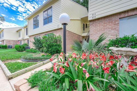 Photo of 14515 Wunderlich Drive #812, Houston, TX 77069 (MLS # 93029379)