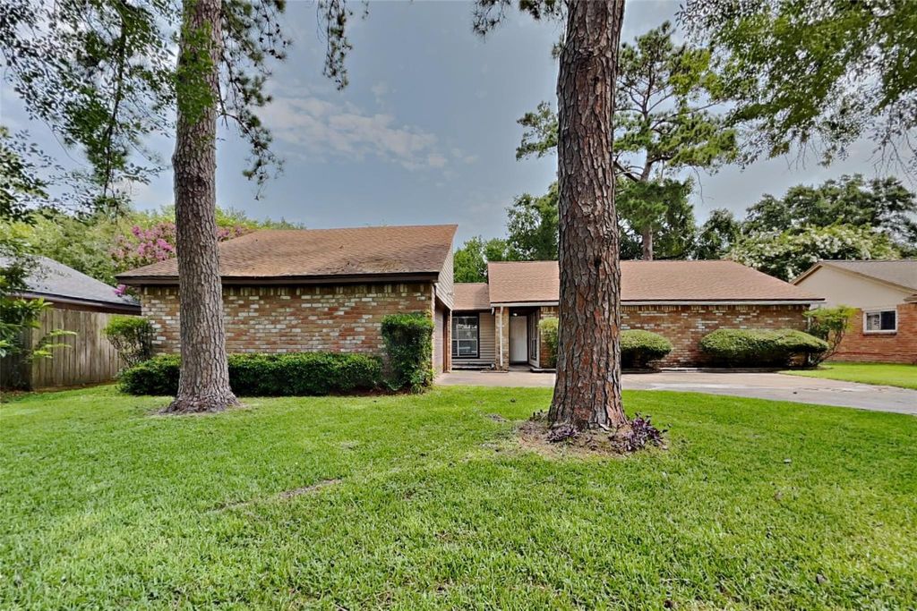 Photo of 12706 Pantano Drive, Houston, TX 77065 (MLS # 31327862)